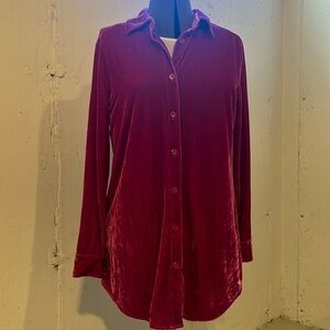 Soft surroundings crushed velvet hot pink long sleeve button down shirt small